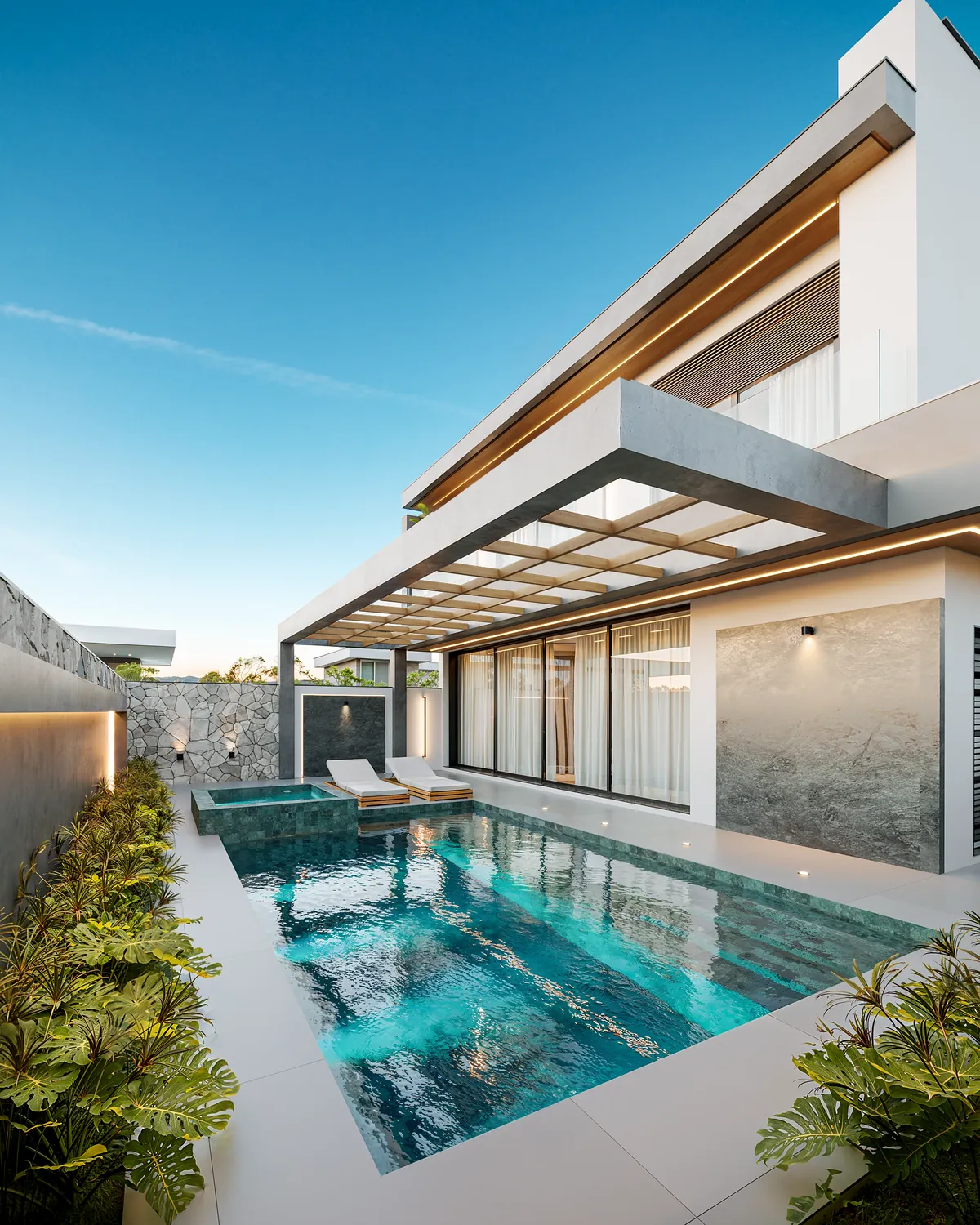 Piscina em raia — projeto da Simões Arquitetura